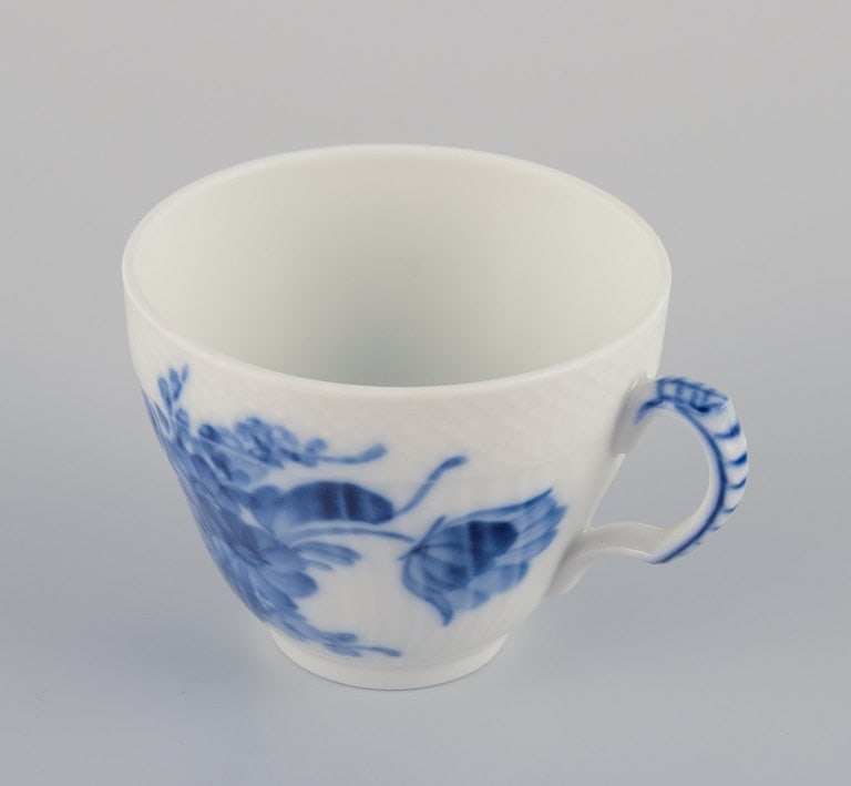 Royal Copenhagen Blue Flower Curved. A set of five coffee cups with saucers. - 5