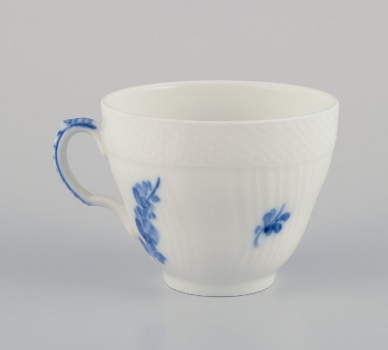 Royal Copenhagen Blue Flower Curved. A set of five coffee cups with saucers. - 6