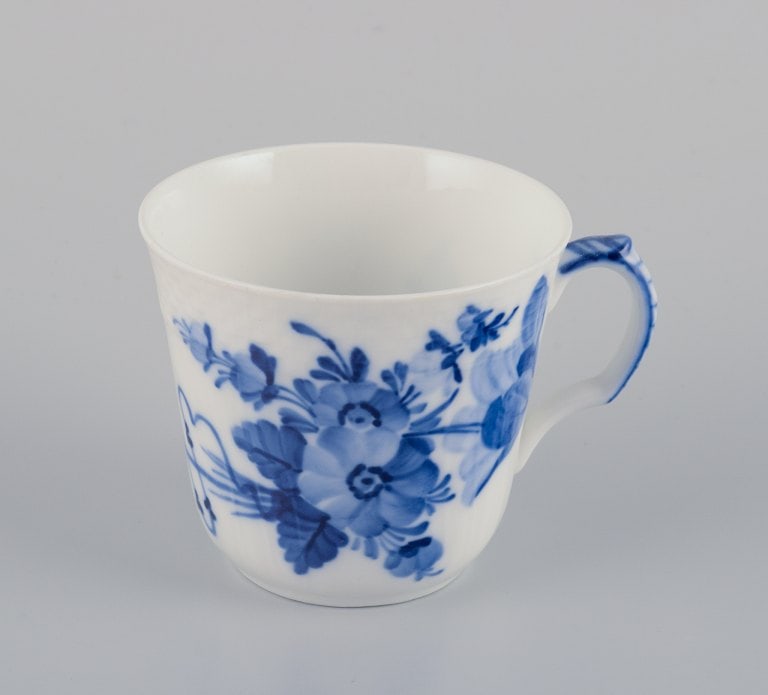 Royal Copenhagen Blue Flower Curved. A set of six coffee cups with saucers. - 4