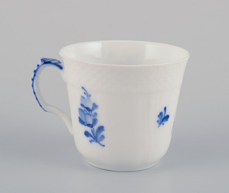 Royal Copenhagen Blue Flower Curved. A set of six coffee cups with saucers. - 6