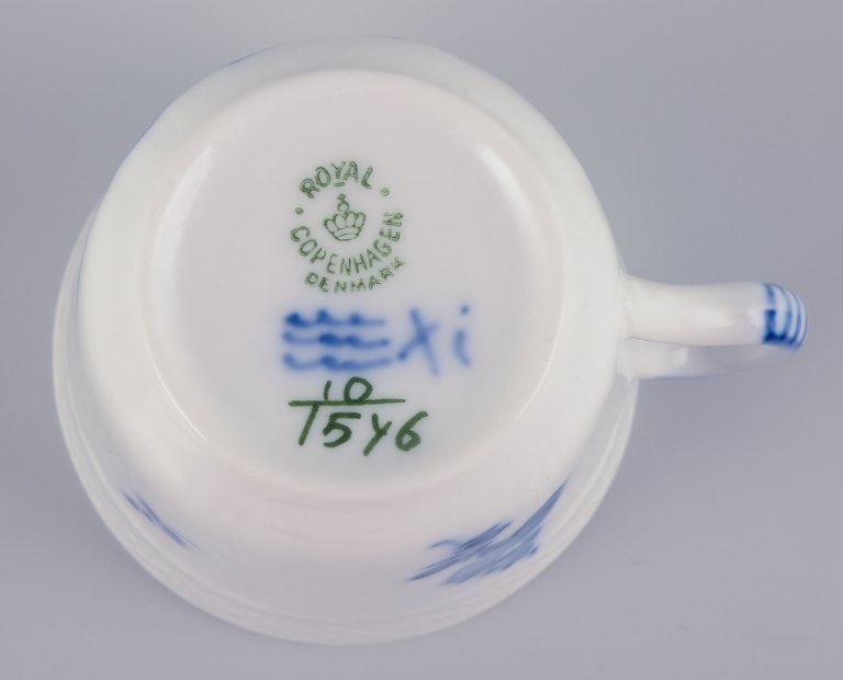 Royal Copenhagen Blue Flower Curved. A set of six coffee cups with saucers. - 7