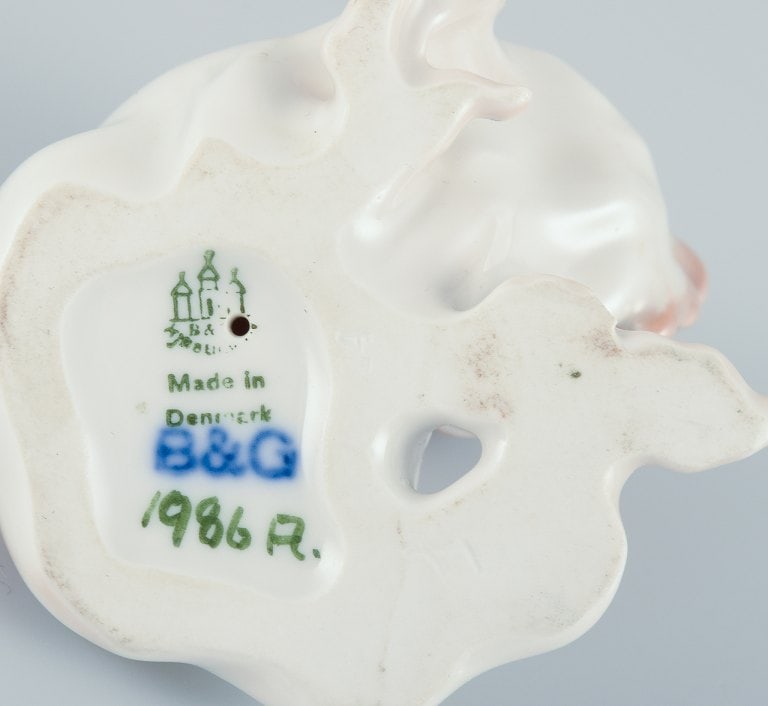 Dahl-Jensen for Bing & Grøndahl, small porcelain figurine of a sitting Pekingese dog. - 7