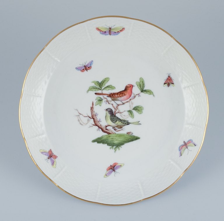 Herend, Hungary. Set of four porcelain bowls hand-painted with butterflies and birds on branches. - 3
