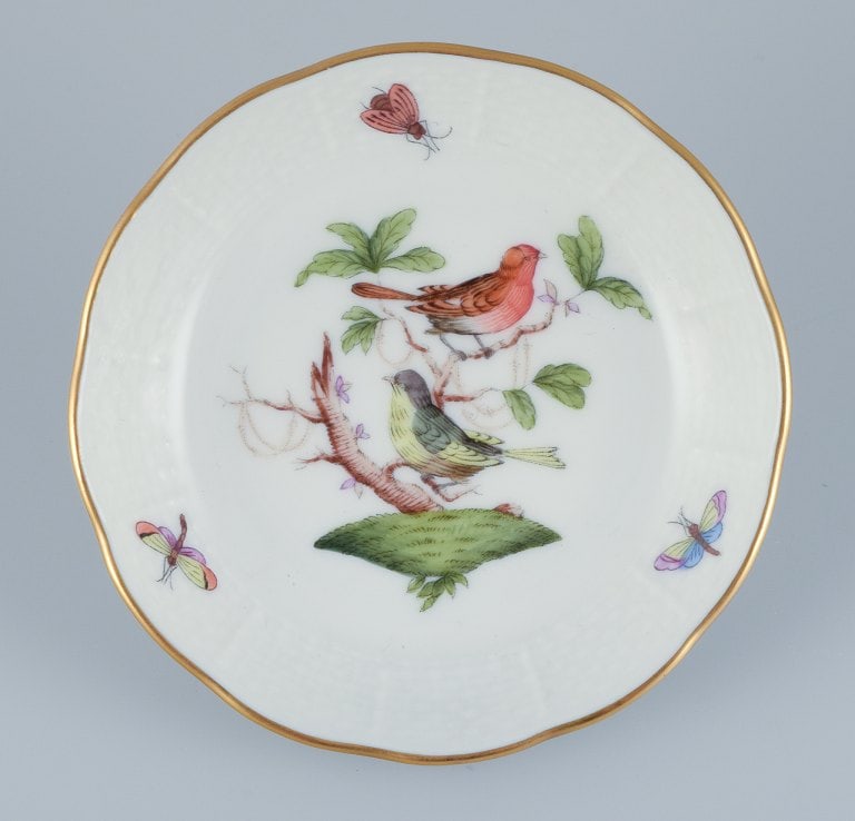 Herend, Hungary. Set of four porcelain bowls hand-painted with butterflies and birds on branches. - 5