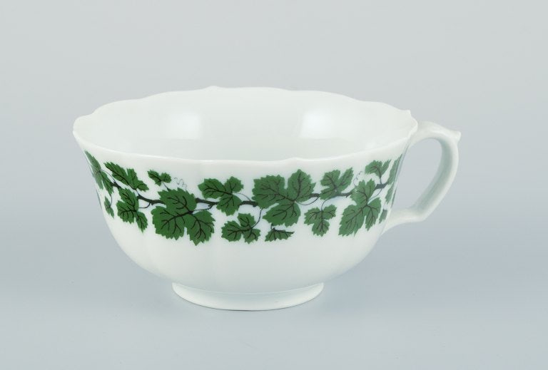 Meissen, Green Ivy Vine, a set of three tea cups and saucers. - 3