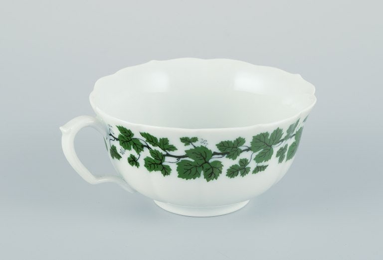 Meissen, Green Ivy Vine, a set of three tea cups and saucers. - 4
