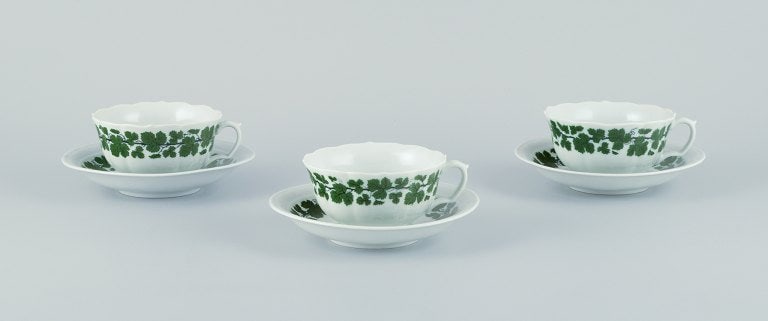 Meissen, Green Ivy Vine, a set of three tea cups and saucers. - 5