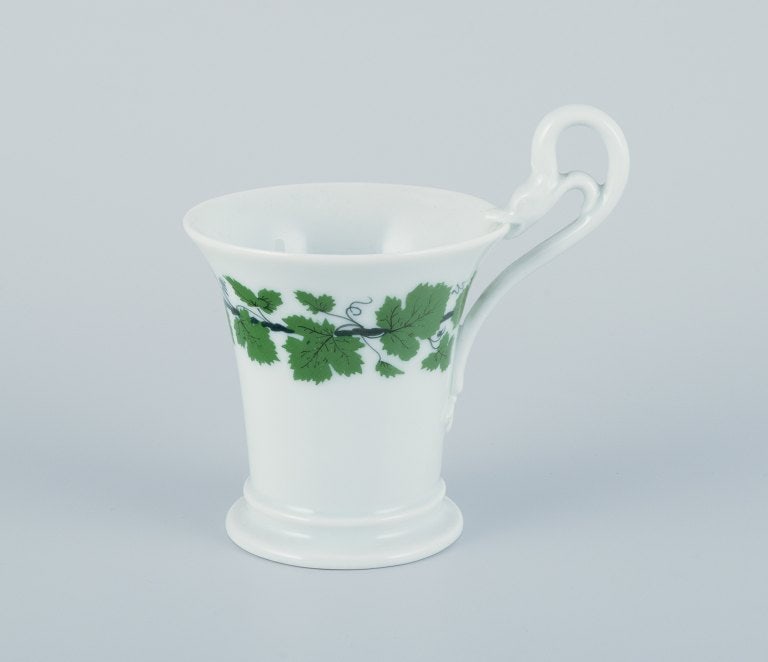 Meissen, Green Ivy Vine, two coffee cups with tall handles shaped like swans. - 3