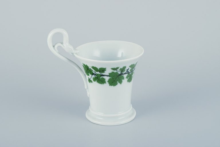 Meissen, Green Ivy Vine, two coffee cups with tall handles shaped like swans. - 4