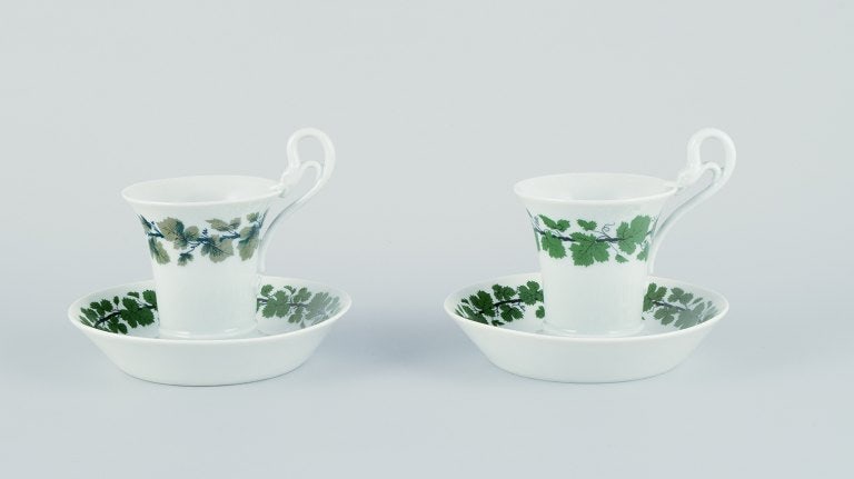Meissen, Green Ivy Vine, two coffee cups with tall handles shaped like swans. - 5