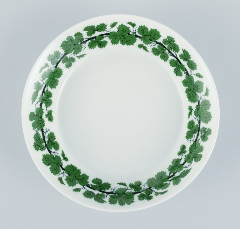 Meissen, Green Ivy Vine, two coffee cups with tall handles shaped like swans. - 6