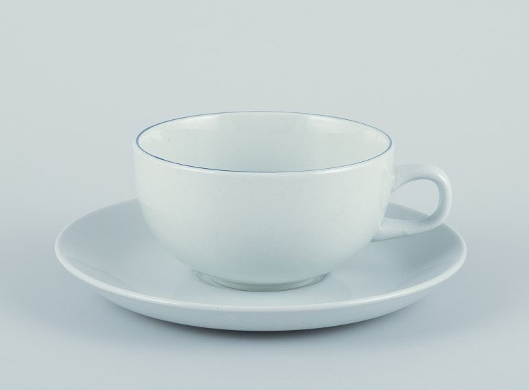 Four Aluminia/Royal Copenhagen blue line coffee cups and saucers. Designed by Grethe Meyer. - 3