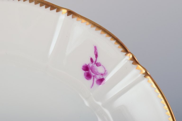 Bing & Grøndahl, Denmark. A set of five luncheon plates with flower decorations in purple and - 5