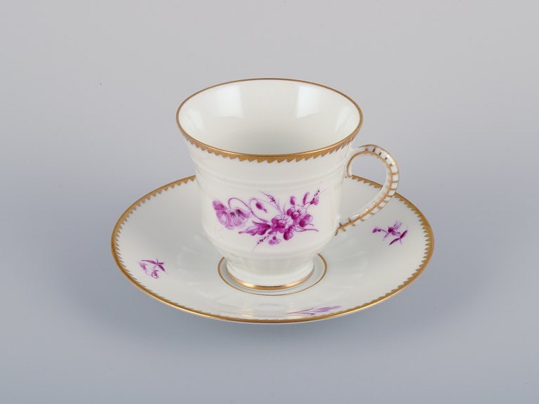 Bing & Grøndahl, Denmark. A set of six coffee cups and saucers with flower decorations in - 3