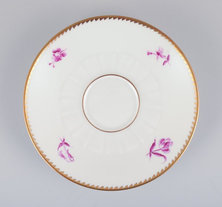 Bing & Grøndahl, Denmark. A set of five coffee cups and saucers with flower decorations in - 7