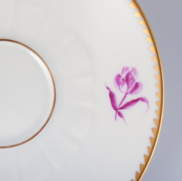 Bing & Grøndahl, Denmark. A set of five coffee cups and saucers with flower decorations in - 8
