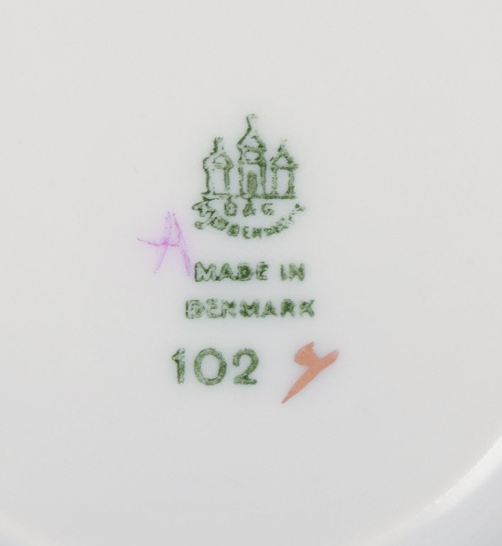 Bing & Grøndahl, Denmark. A set of five coffee cups and saucers with flower decorations in - 9