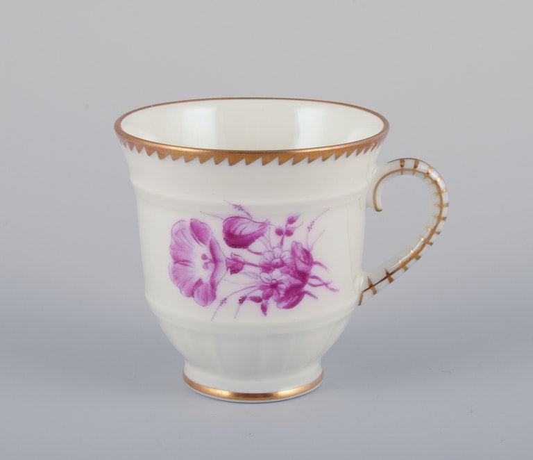 Bing & Grøndahl, Denmark. A set of six demitasse cups with saucers decorated with floral motifs - 5