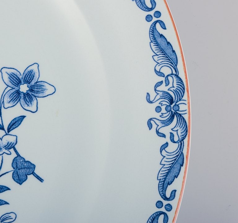 Rörstrand, Sweden, large round "Ostindia" platter in faience with flower motifs. - 7