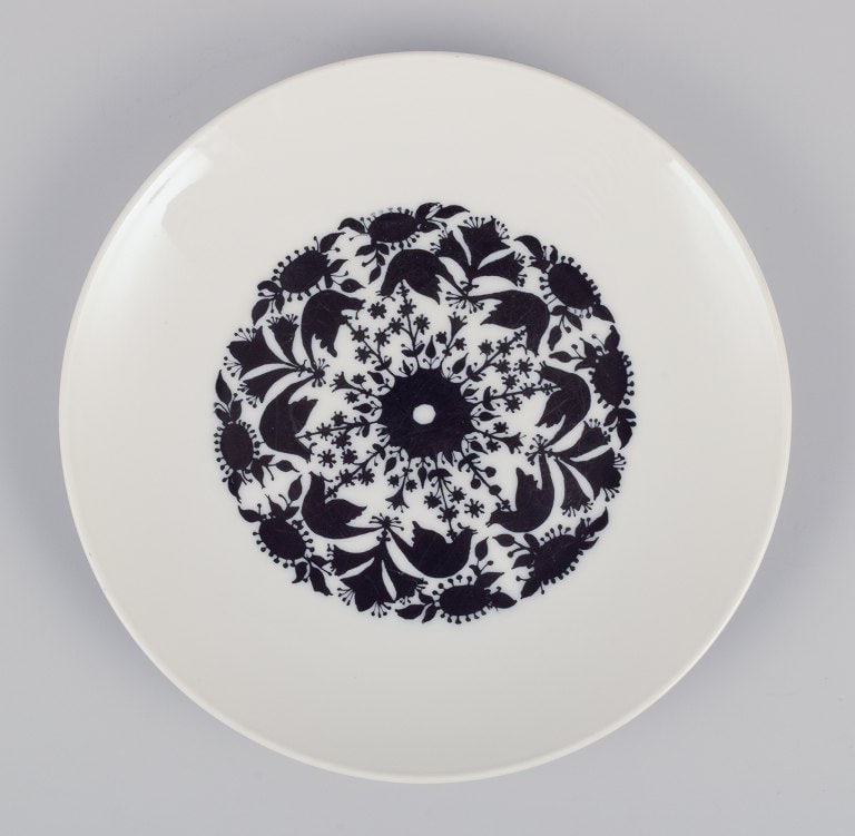 Bjørn Wiinblad for Rosenthal, Germany. A set of eight "Berlin Hilton" plates in porcelain. - 3