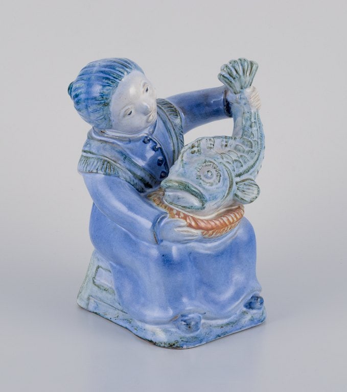 Hjorth, Bornholm, fiskerkone figur i glaseret keramik. Midt 1900-tallet. Model 503. Stemplet. I flot - 3