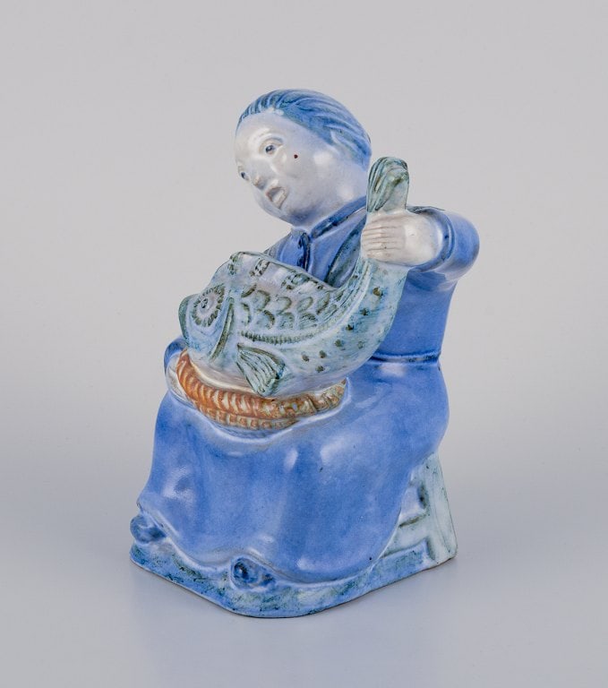 Hjorth, Bornholm, fiskerkone figur i glaseret keramik. Midt 1900-tallet. Model 503. Stemplet. I flot - 4