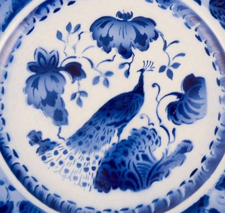 Aluminia, Denmark. Oval dish and two plates. Peacock pattern. Faience. - 7