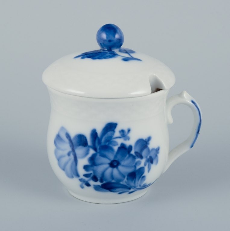 Royal Copenhagen Blue Flower Braided. A sugar bowl and a bouillon cup. - 7