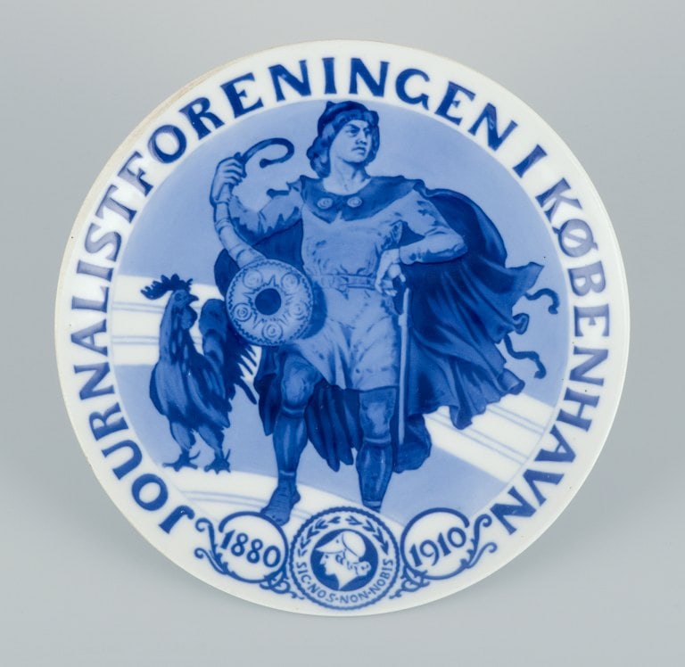 Bing & Grøndahl, rare anniversary plate "Journalistforeningen i København 1880-1910". - 2