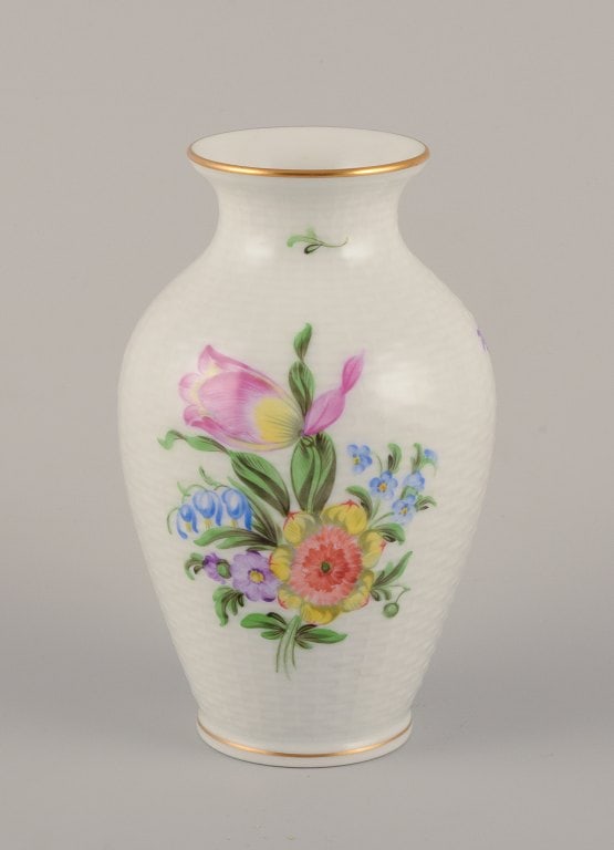 Herend, Hungary. Porcelain vase hand-painted with polychrome flower motifs and gold edge. - 2