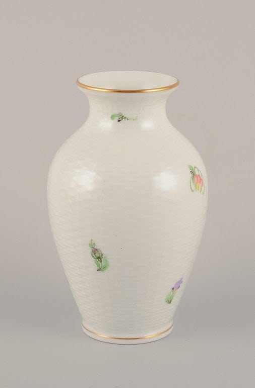 Herend, Hungary. Porcelain vase hand-painted with polychrome flower motifs and gold edge. - 3