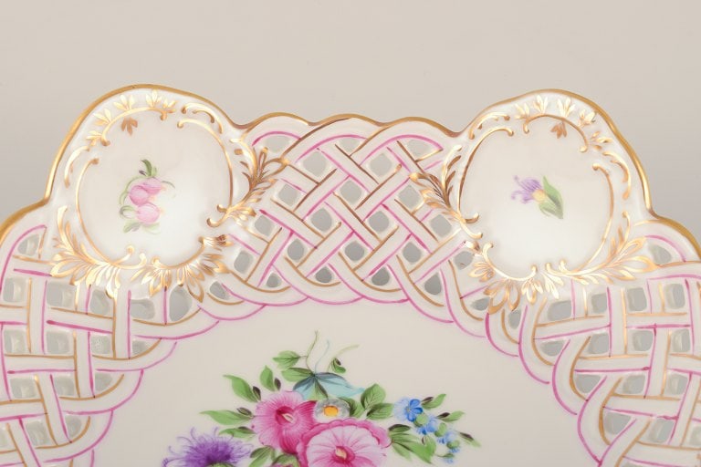 Herend, Hungary. Open lace porcelain bowl with hand-painted polychrome flower motifs and gold - 8