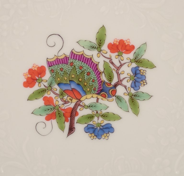 Meissen, Germany. Hand-painted dinner plate featuring a butterfly on a branch and polychrome flower - 3