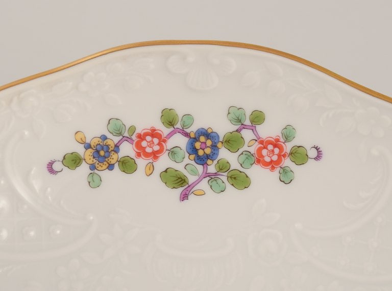 Meissen, Germany. Hand-painted dinner plate featuring a butterfly on a branch and polychrome flower - 4