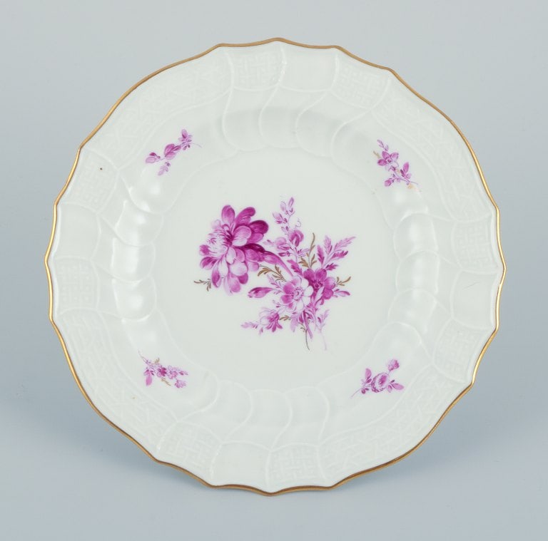 Meissen, Germany. A set of seven porcelain plates hand-painted with purple flower decoration and - 3