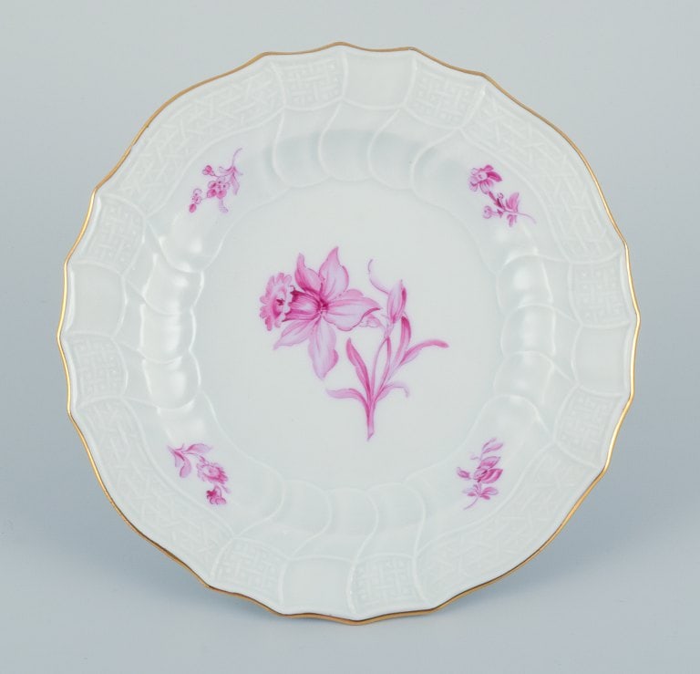 Meissen, Germany. A set of seven porcelain plates hand-painted with purple flower decoration and - 5