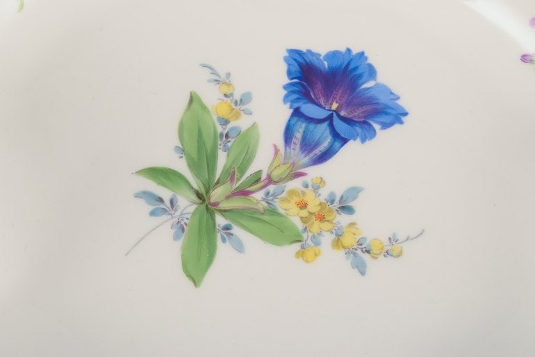Meissen, Germany. Leaf-shaped porcelain dish. Hand-painted with polychrome flower motifs. - 4