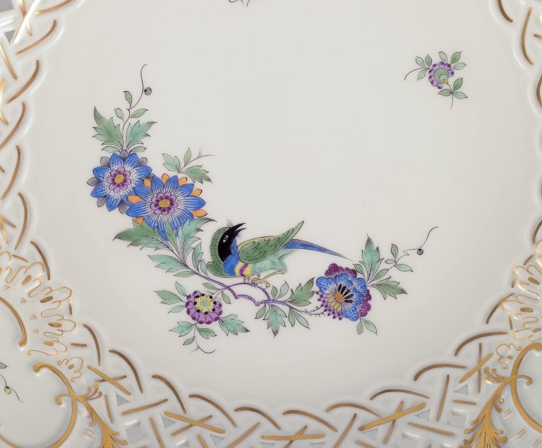 Meissen, Germany. Open lace bowl in porcelain, decorated in gold with an exotic bird on a flower - 5