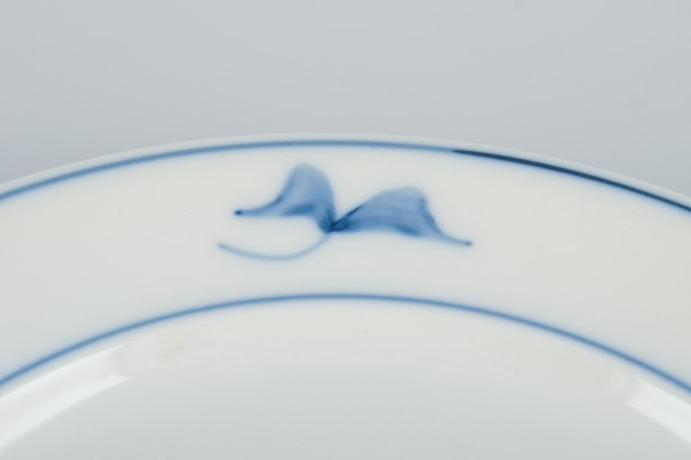 Royal Copenhagen, Noblesse, a set of eight hand-painted plates. - 4