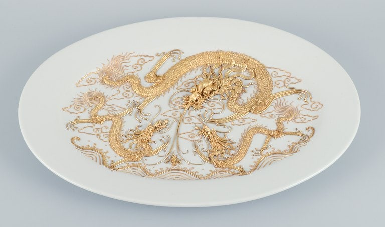 Large oval porcelain platter in Versace style, featuring dragons. Decorated with gold-plated metal. - 2