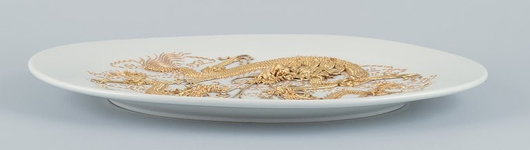 Large oval porcelain platter in Versace style, featuring dragons. Decorated with gold-plated metal. - 7