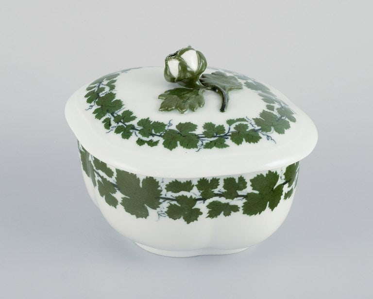 Meissen Green Ivy Vine, a large sugar bowl and a large creamer. - 5