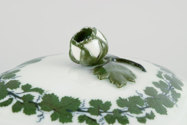 Meissen Green Ivy Vine, a large sugar bowl and a large creamer. - 6