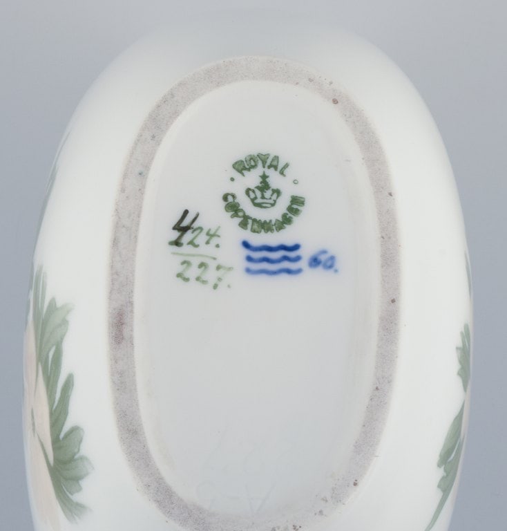 Royal Copenhagen, Art Nouveau vase with handles. - 7