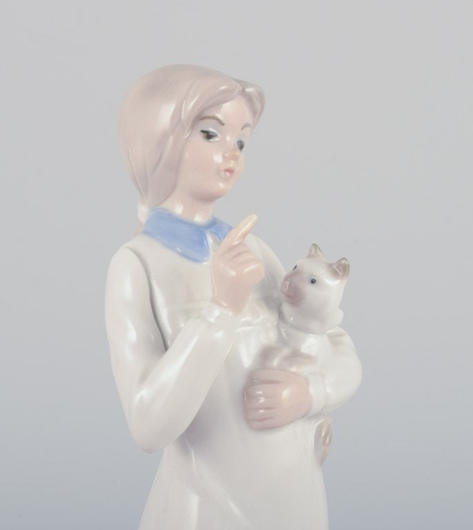 Two Spanish porcelain figurines depicting children. Handmade. - 7