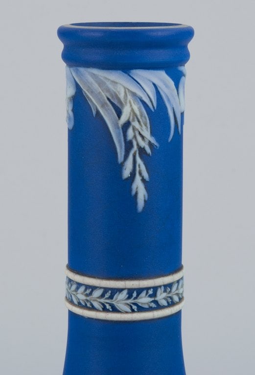 Adams, England, vase in biscuit porcelain. Classic scenes. - 7
