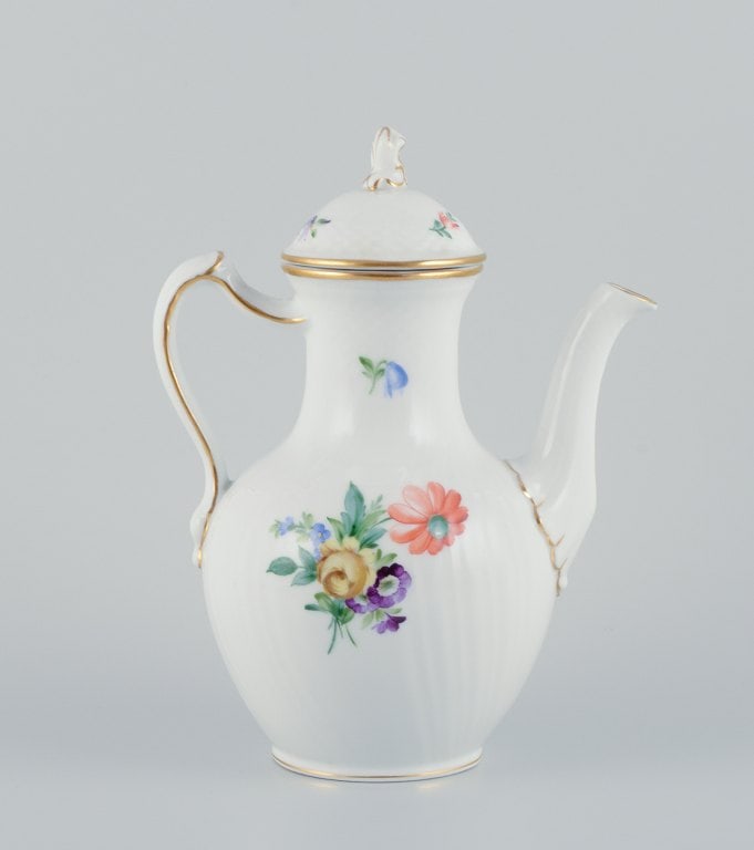 Royal Copenhagen, Saxon Flower, a coffee pot hand-decorated with polychrome flowers and gold. - 3