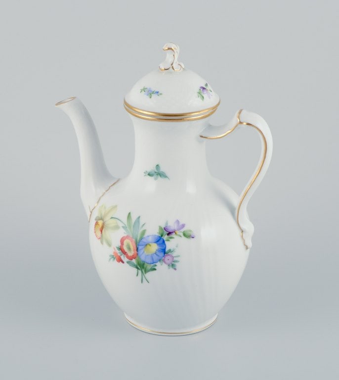 Royal Copenhagen, Saxon Flower, a coffee pot hand-decorated with polychrome flowers and gold. - 4