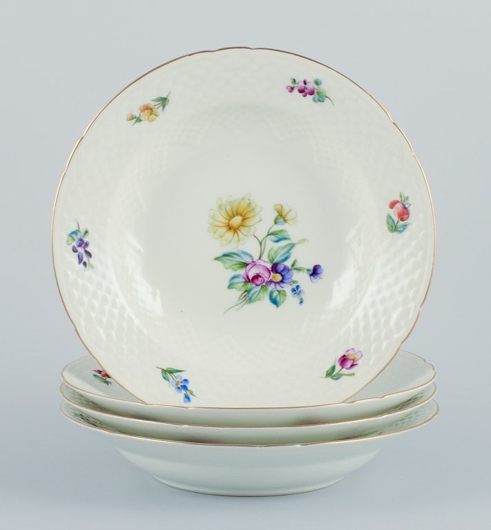 Bing & Grøndahl, Saxon Flower, a set of four deep plates hand-decorated with polychrome flowers - 2