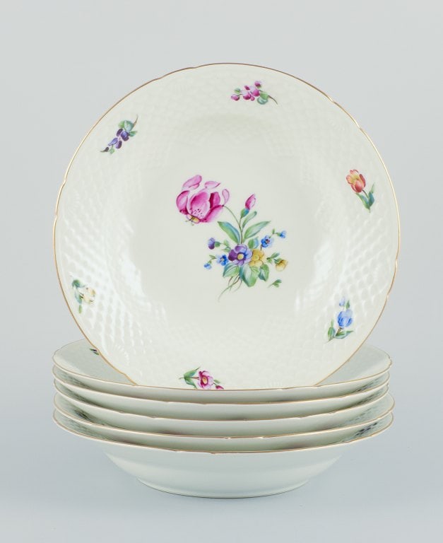 Bing & Grøndahl, Saxon Flower, a set of six deep plates hand-decorated with polychrome flowers - 2
